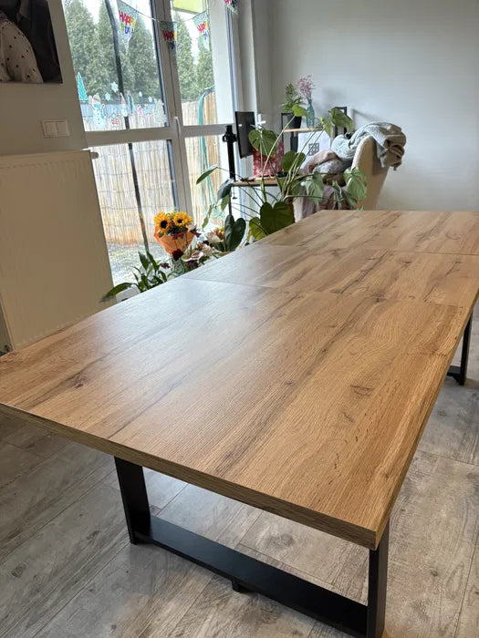 Robust, utdragbart bord för matrum