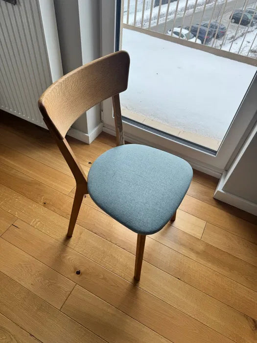 4x matstolar i massivt trä