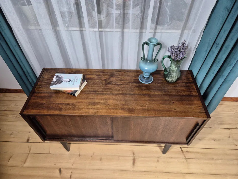 Vackert sideboard i valnöt