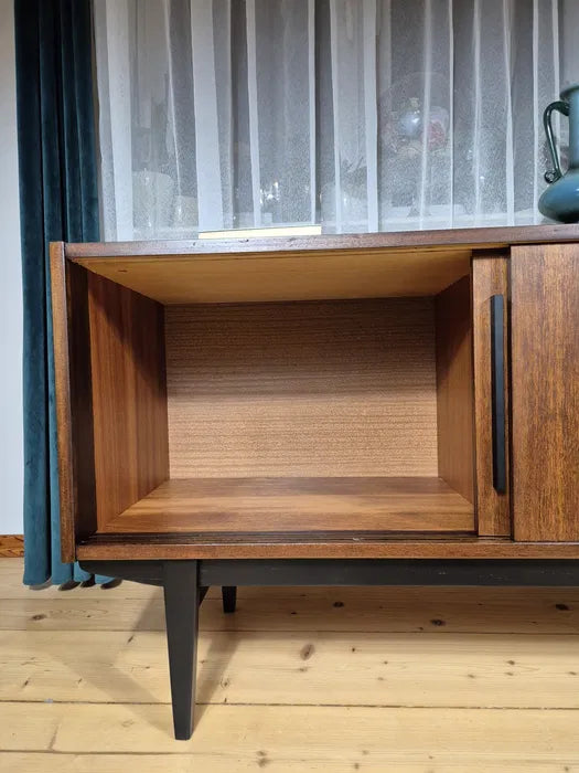 Vackert sideboard i valnöt