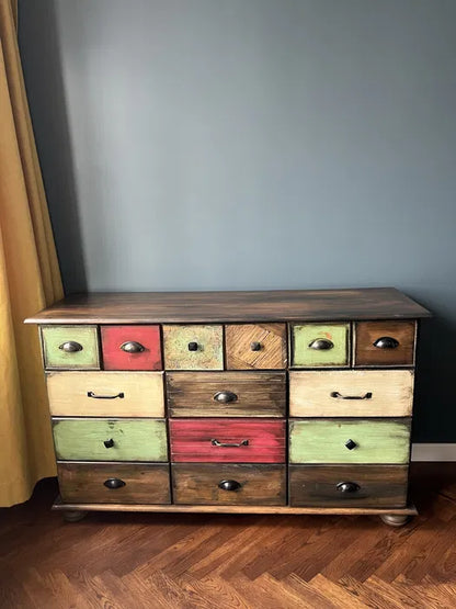 Färgstark retro byrå