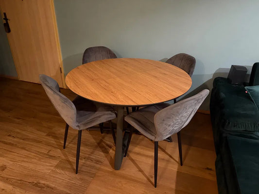 Modernt och välskött matbordset