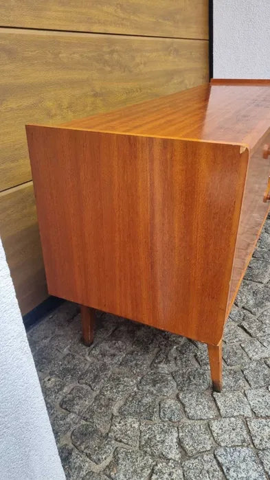 Sideboard/byrå, den ikoniska modellen BILEA BOBINGO.