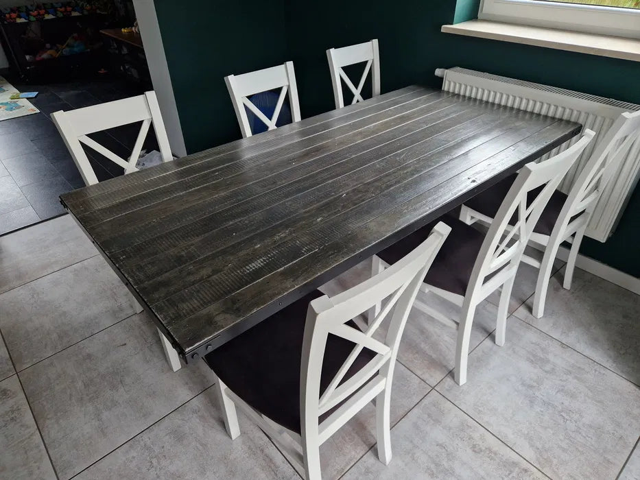 stabilt träbord med beslag