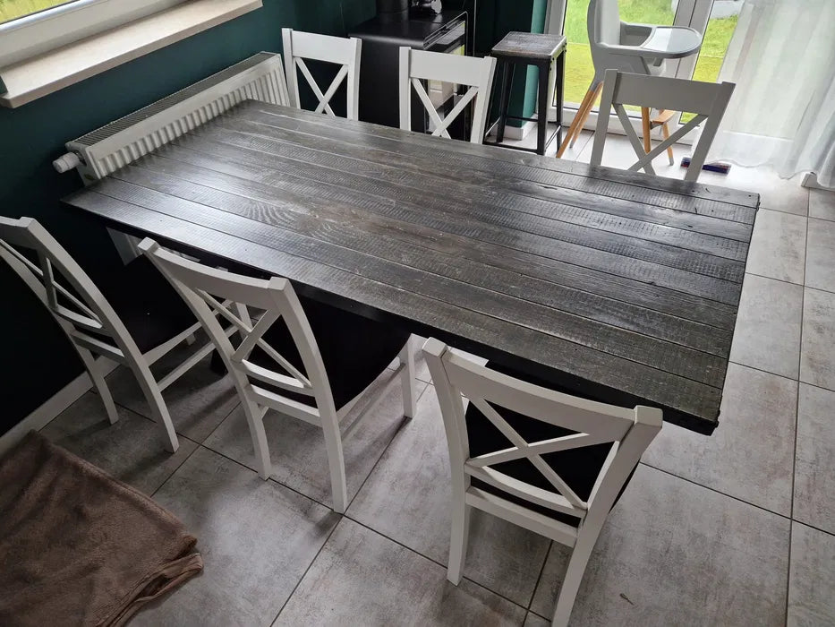 stabilt träbord med beslag