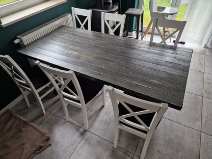 stabilt träbord med beslag