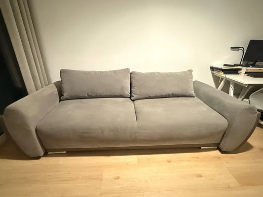 Stor bäddsoffa med förvaring.