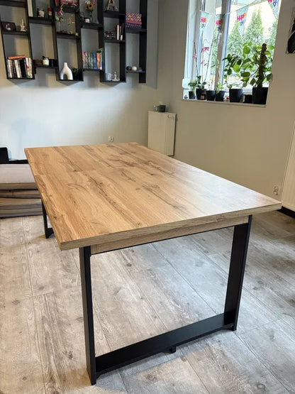 Robust, utdragbart bord för matrum