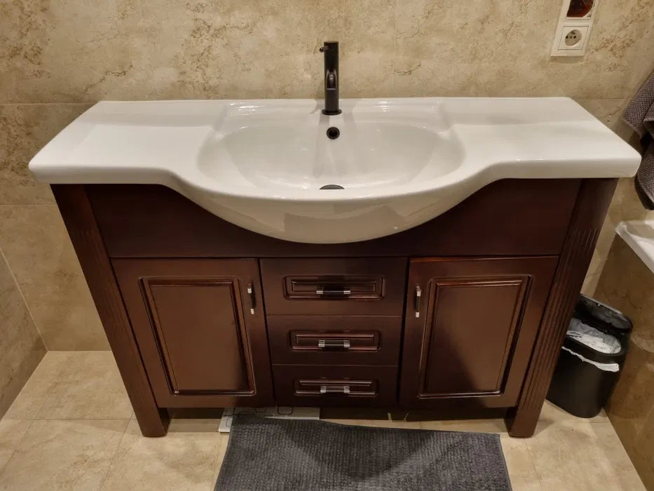 Stabilt badrumsskåp