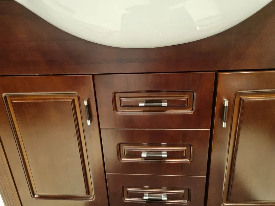 Stabilt badrumsskåp