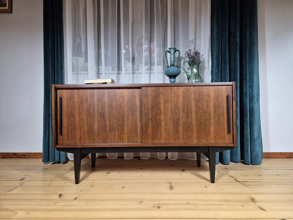 Vackert sideboard i valnöt