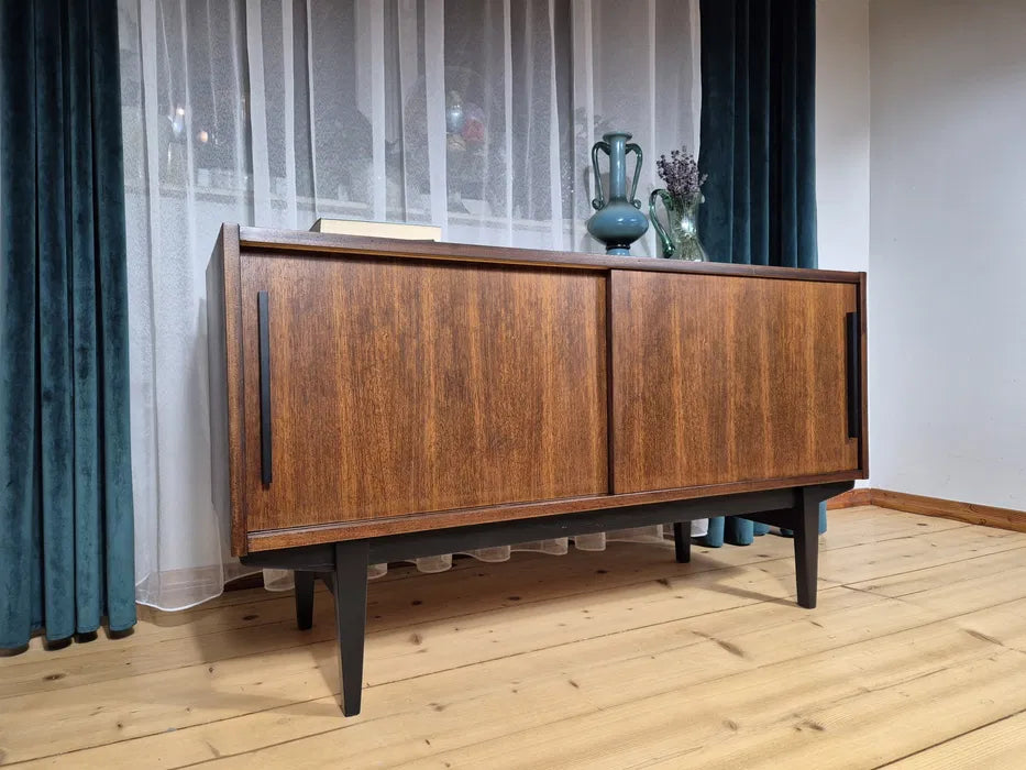 Vackert sideboard i valnöt