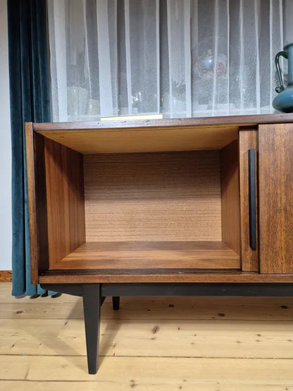 Vackert sideboard i valnöt